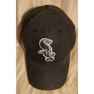 Fan Favorite MLB Chicago White Sox Black And Silver Patch  Strapback OSFA Cap